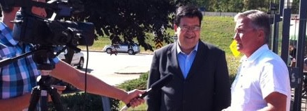 Alberta PC leadership candidate Gary Mar and former Newfoundland Premier Danny Williams in Fort McMurray in September 2011.