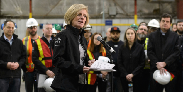 Premier Rachel Notley met with steel workers during a tour of the Tenaris Prudential welded pipe mill in Calgary on Feb. 8, 2018. (photography by Chris Schwarz/Government of Alberta)