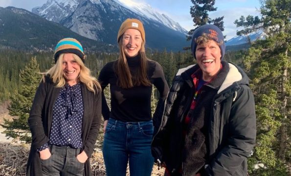 NDP leader Rachel Notley, Banff Mayor Corrie DiManno, and NDP MLA Janis Irwin (source: Twitter)