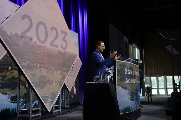 Mayor Amarjeet Sohi delivers his State of the City Address to the Edmonton Chamber of Commerce on May 9, 2023 (source: https://medium.com/mayorsohi)