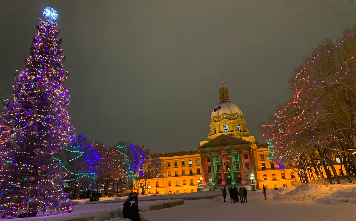 Alberta’s Legislature Building and Christmas tree in December 2022 (source: Dave Cournoyer)