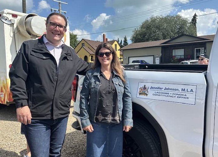 UCP cabinet minister Jason Nixon and Lacombe-Ponoka MLA Jennifer Johnson in August 2024 (source: Jennifer Johnson / Facebook)