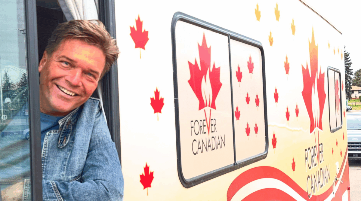Former cabinet minister Thomas Lukaszuk and his Forever Canadian Unity Bus (source: Thomas Lukaszuk / Facebook)